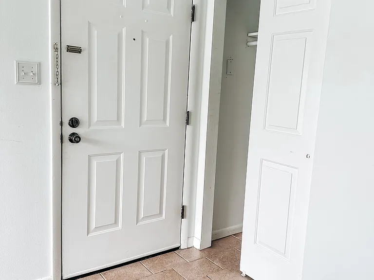 2046 Lucas Ln — Photo 3