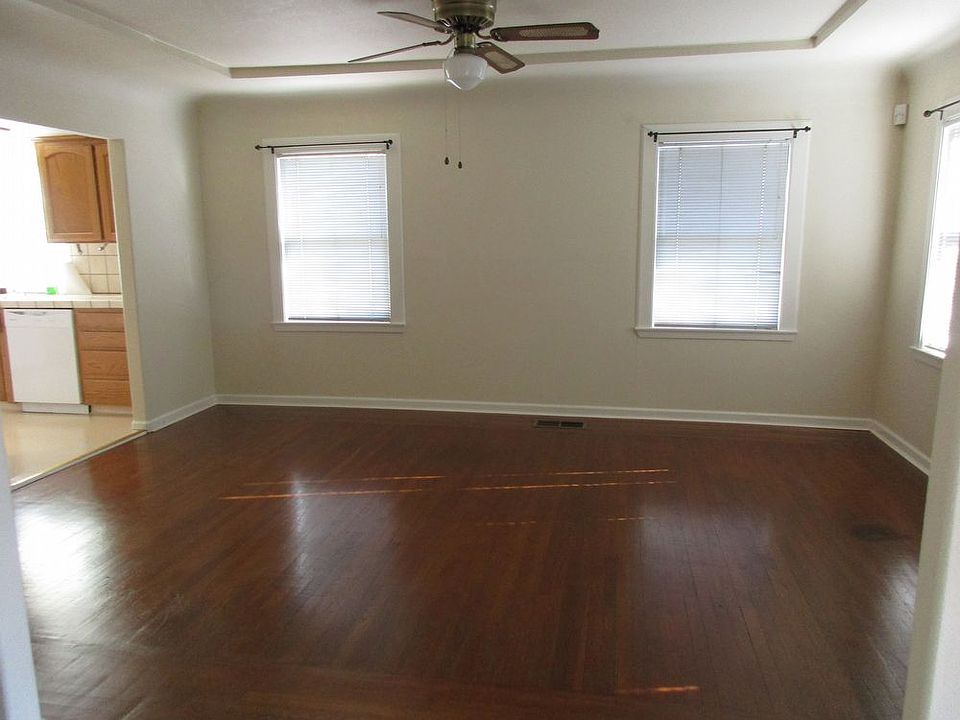 2nd image of 1219 W Elm St