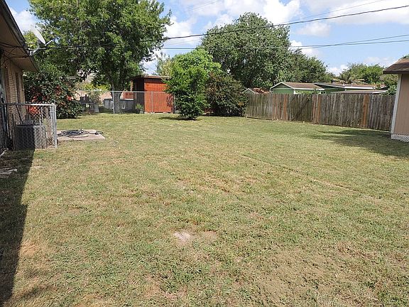 3rd image of 1324 Magnolia Ct