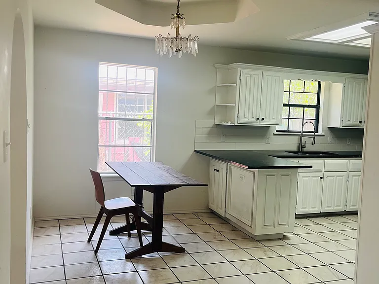 405 S Tio Ave — Photo 16