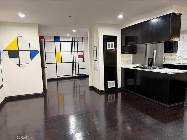 329 Genoa St #D — Photo 10