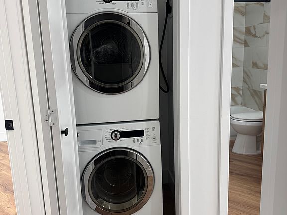 4th image of 1321 N Screenland Dr #101
