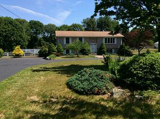 553 Annaquatucket Rd, North Kingstown, RI 02852