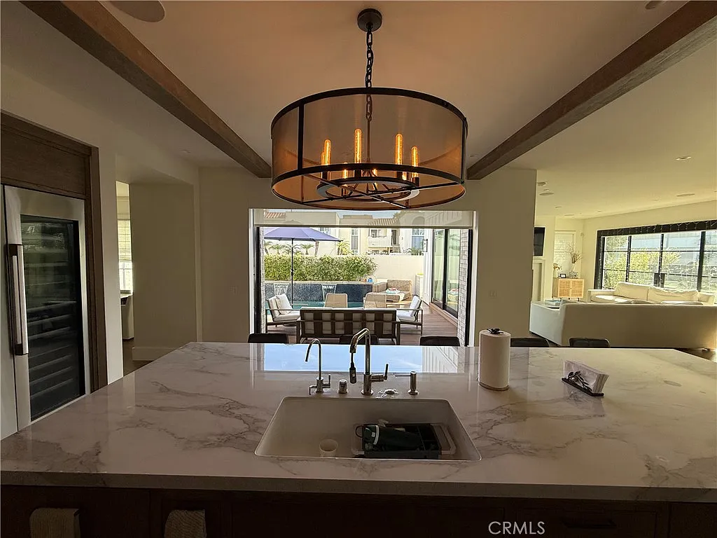 4 bed, 5.5 bath, 5395 sqft, $25,000 — Photo 4