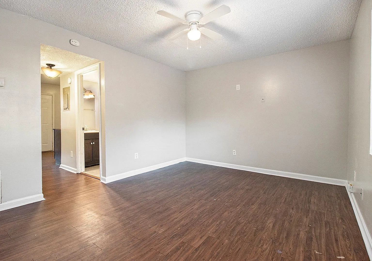 3 Bedroom, 2 Bath Duplex near the Beltline — Photo 2