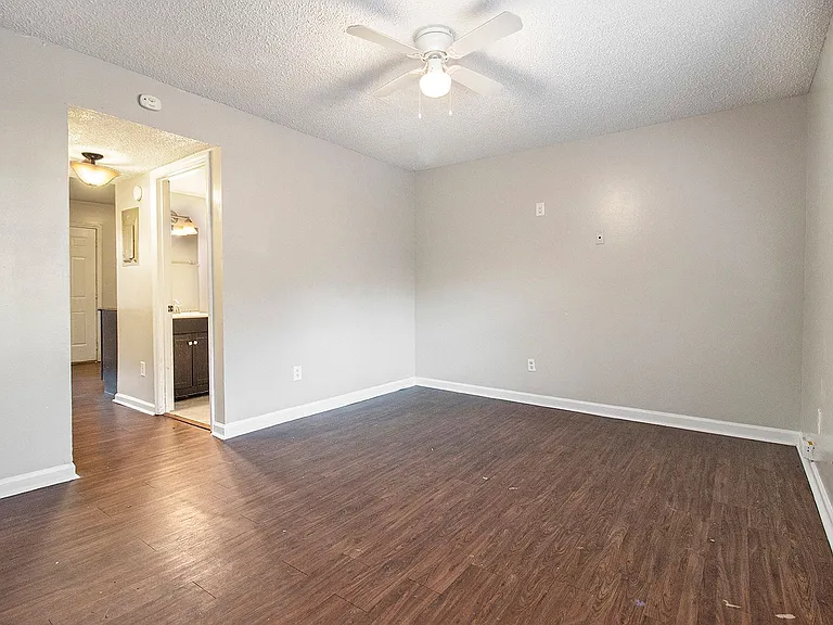 776 Azalia St SW — Photo 2