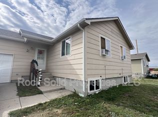 907 Arcadian Dr, Cheyenne, WY 82007