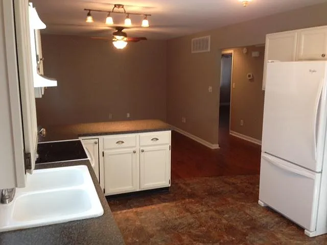 2 bed, 1000 sqft, $1,950 — Photo 3