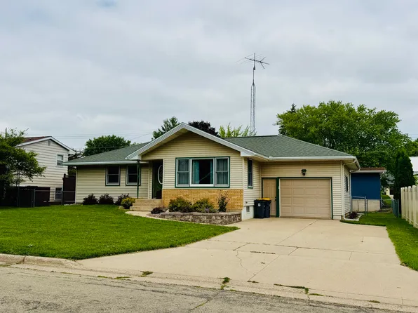 917 26th St, Monroe, WI 53566