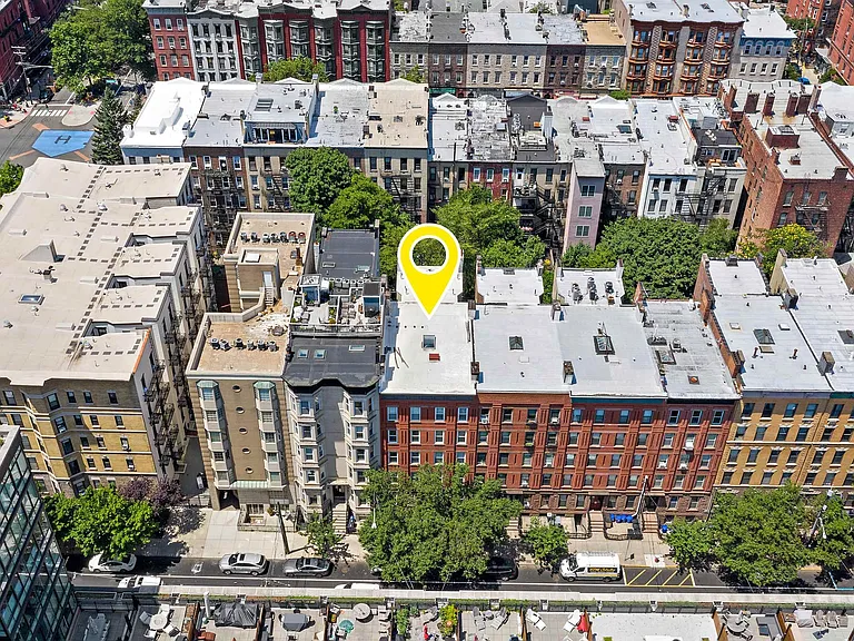 1112 Hudson St #2R — Photo 16