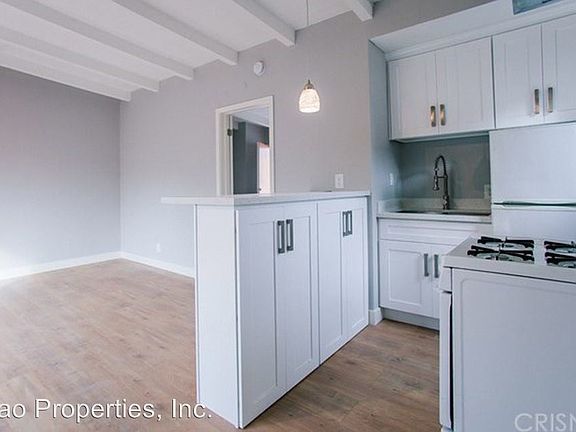 4th image of 5423A Willowcrest Ave