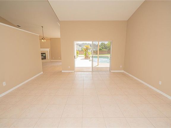 3rd image of 1668 Thornhill Cir