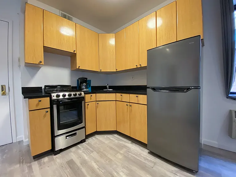 407 W 51st St #5F — Photo 2