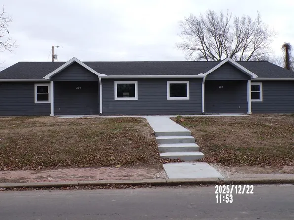 201 & 203 S 1st St, Iola, KS 66749