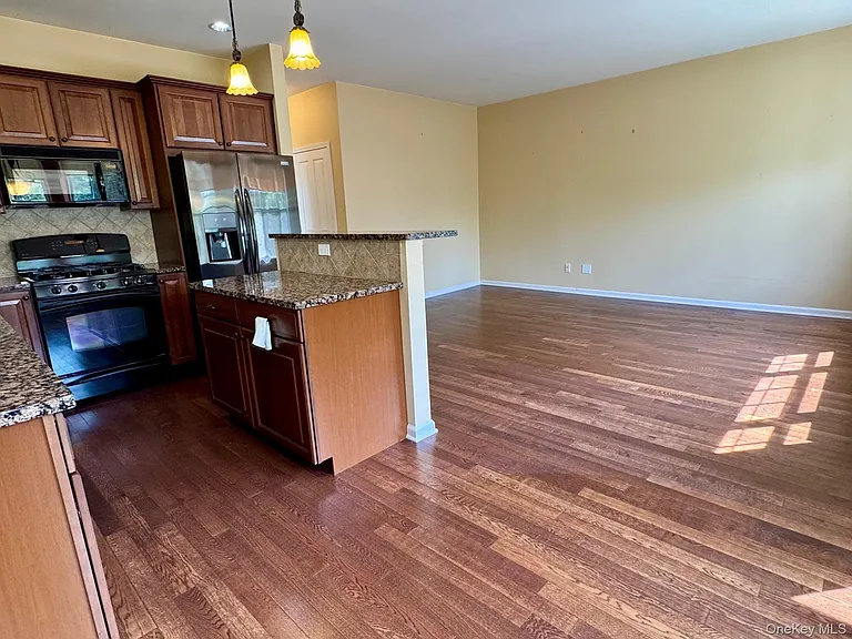 8 Green Ct — Photo 18