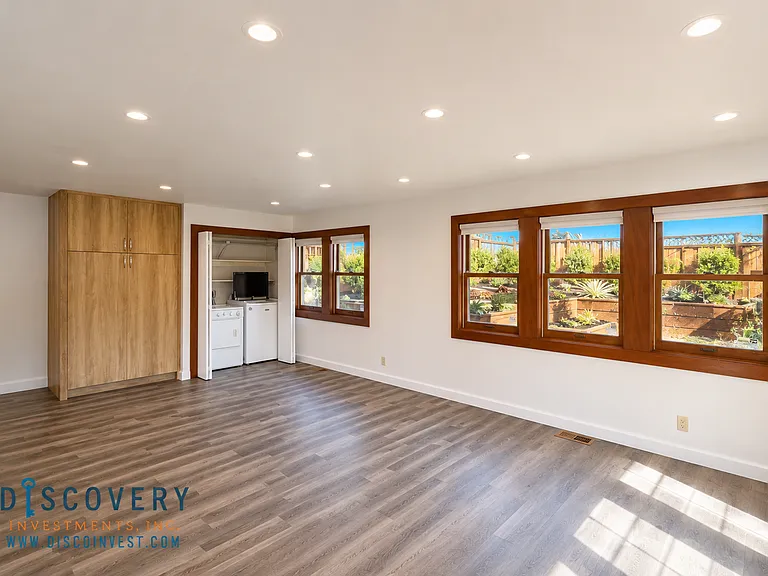 1122 Winsor Ave — Photo 21