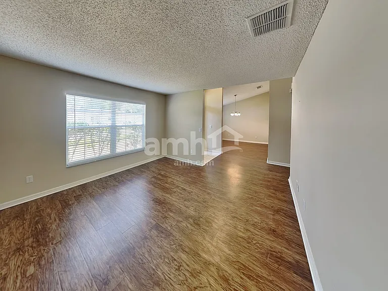 315 Colony Ct — Photo 7