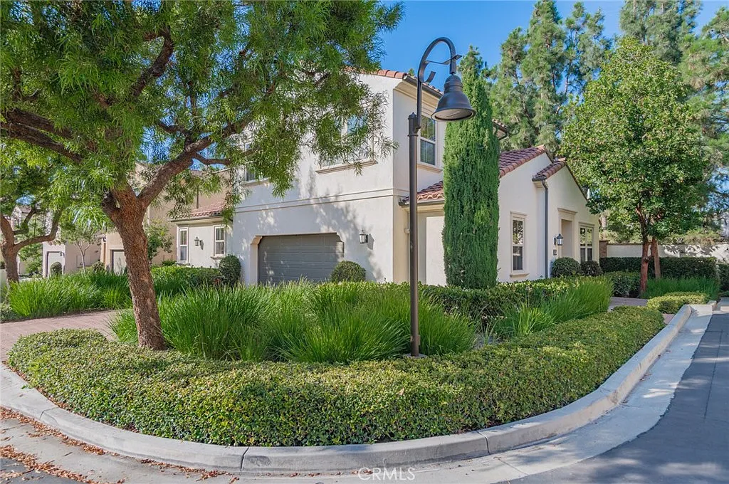 4 bed, 1904 sqft, $5,100 — Photo 1