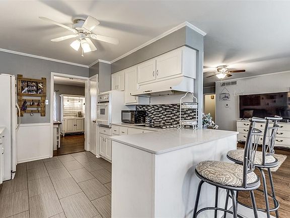 3rd image of 1202 Tosch Ln