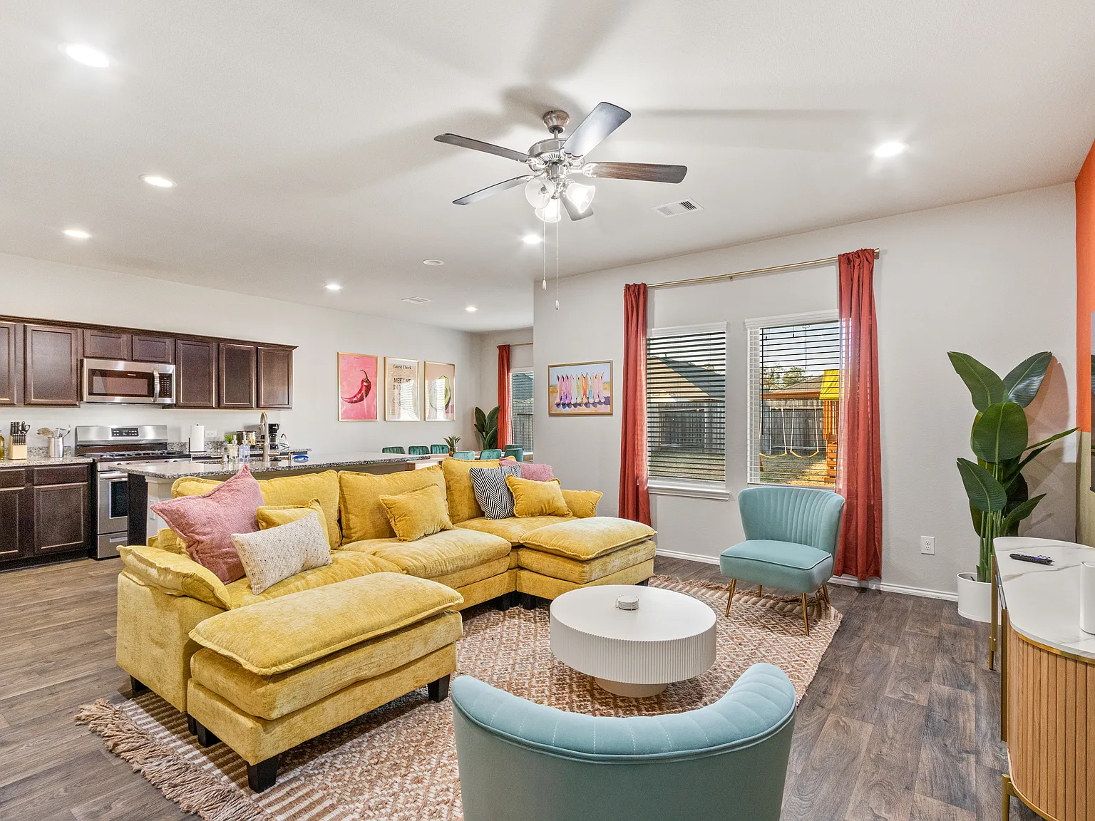 4 bed, 2485 sqft, $4,800 — Photo 3