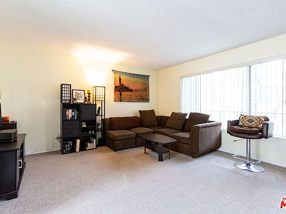 3rd image of 1323 S Carmelina Ave APT 217