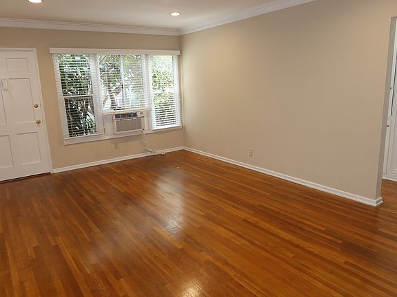 3rd image of 839 S Wooster St #4