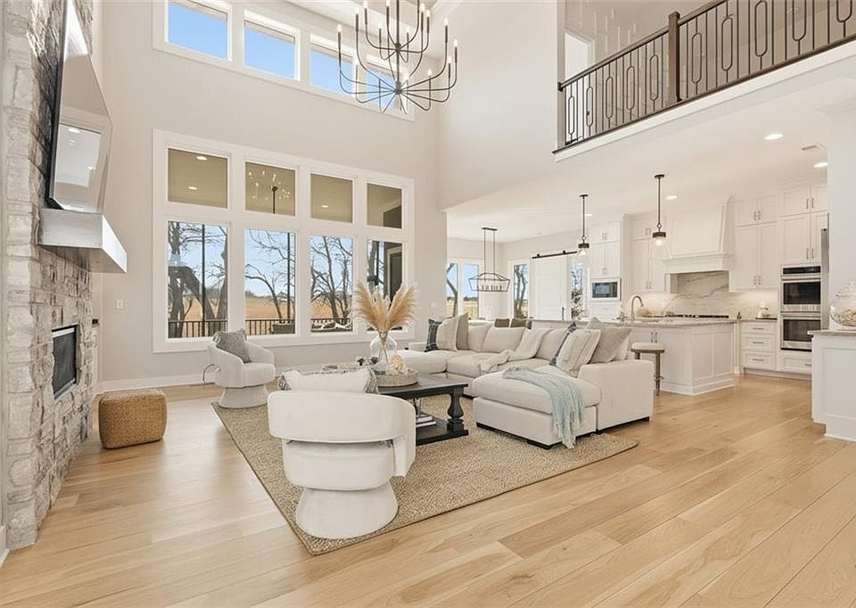 17021 Lucille St, Overland Park, KS 66221 | Zillow