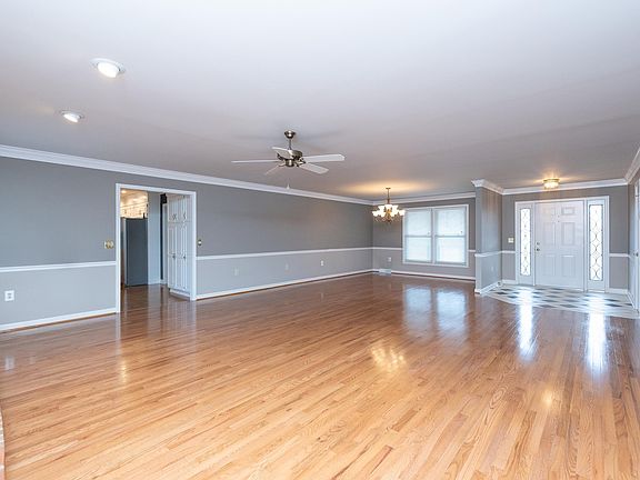 3rd image of 109 River Oaks Rd