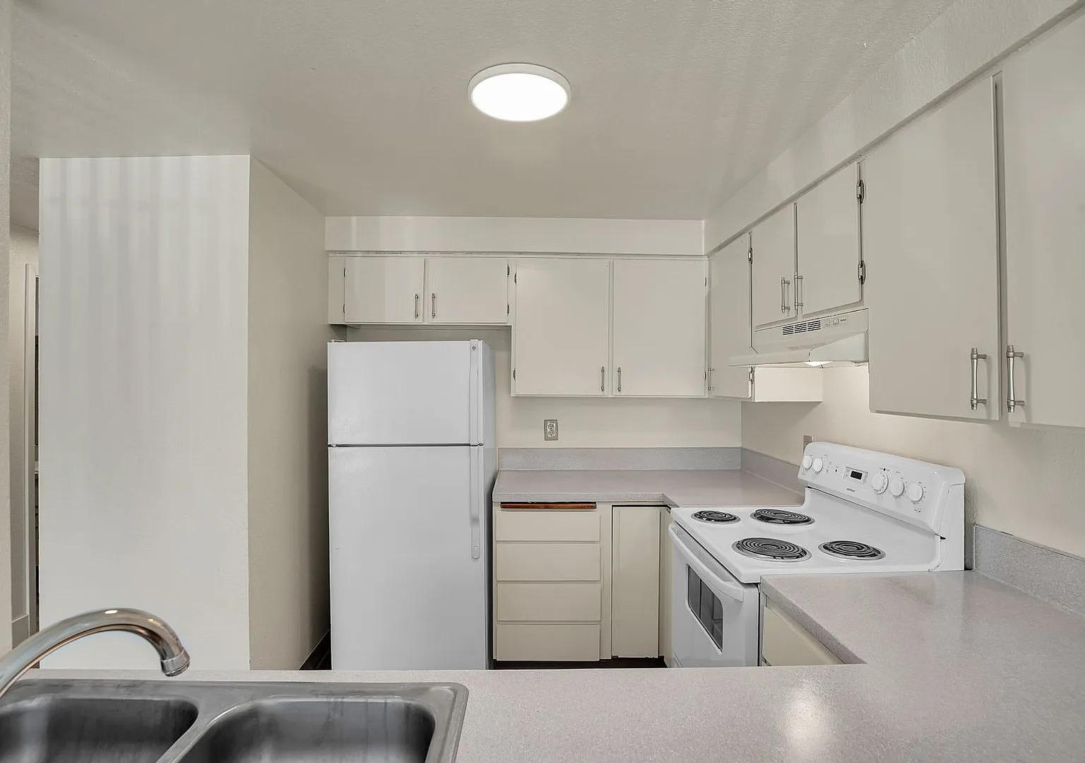 GARDEN COURT APTS. — Photo 4
