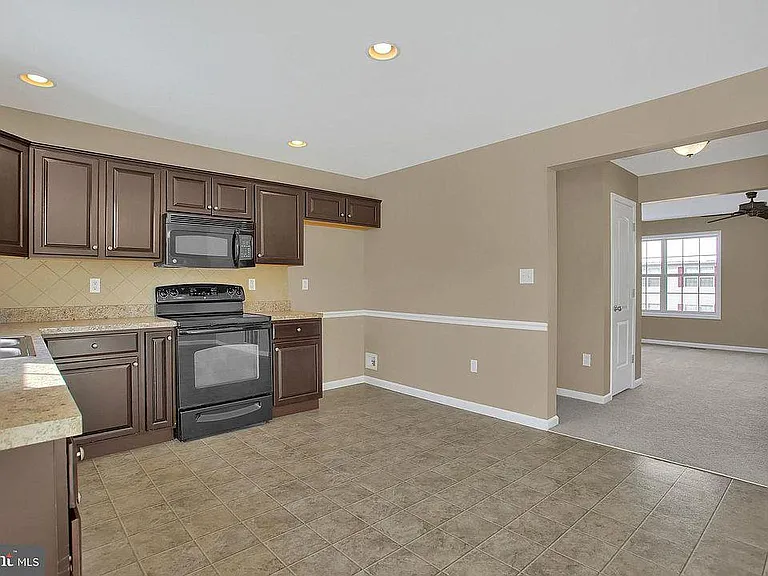 6395 Creekbend Dr — Photo 7