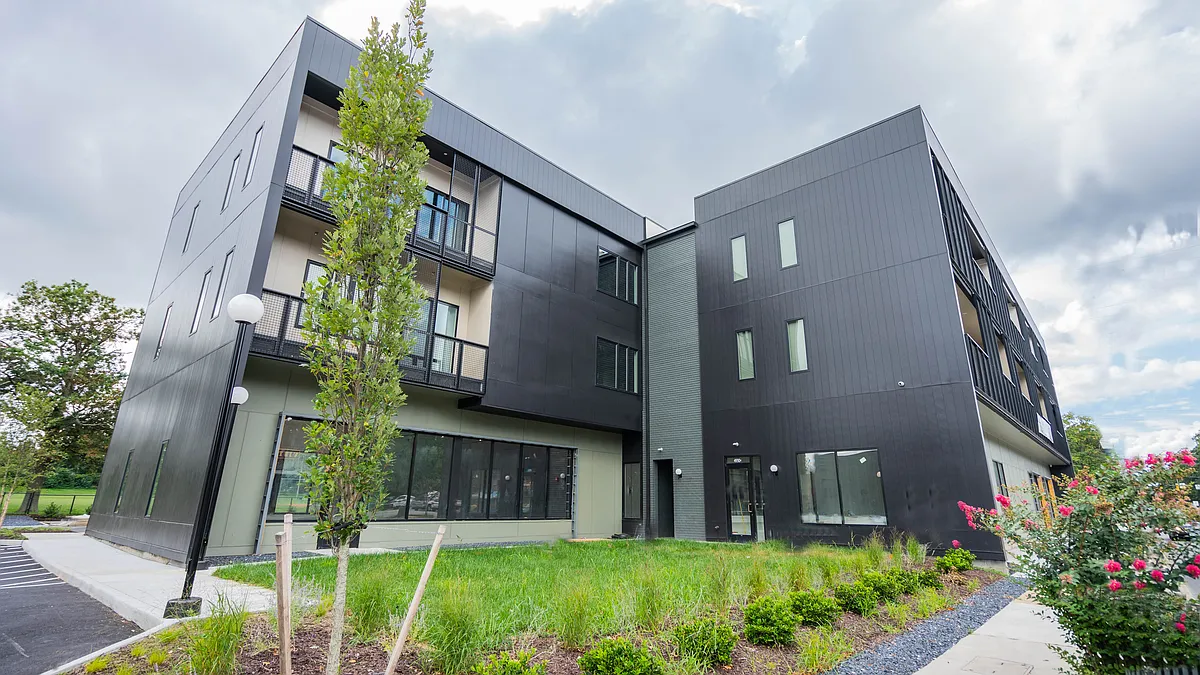 Building Photo - Hill Standard