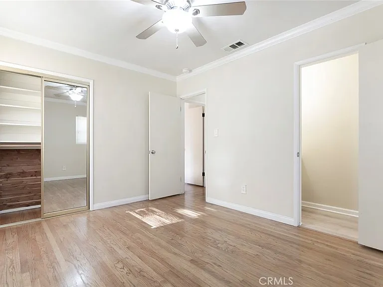 10706 Rhodesia Ave — Photo 11