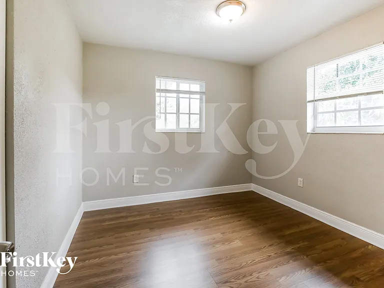 1320 NE 204th St — Photo 11