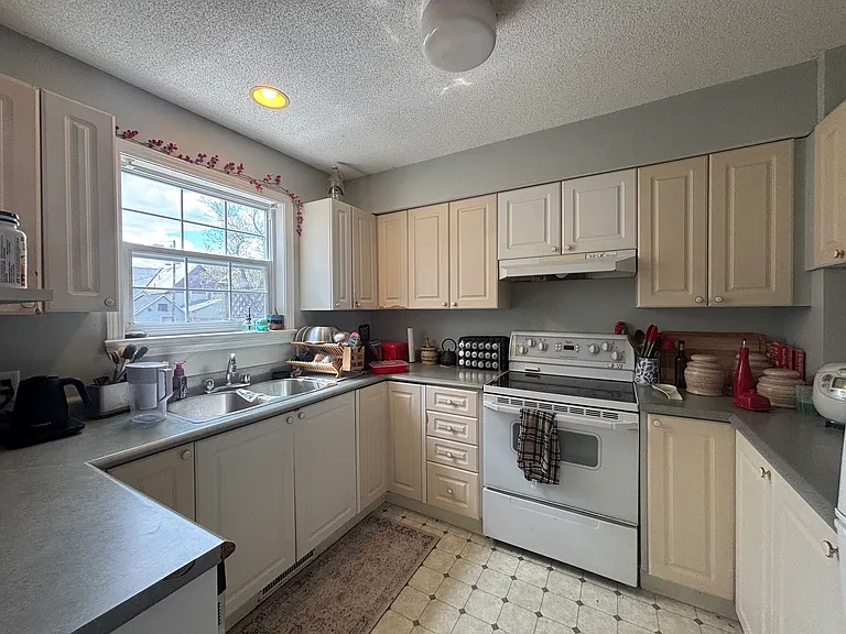 16 Frederick Ln — Photo 8