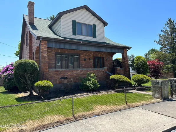 2 W Oak St, Street, PA 18254