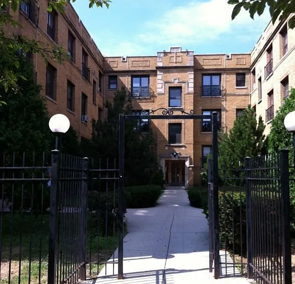 732 W Roscoe St #1S — Photo 10