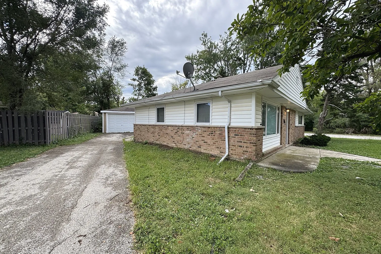 3 bed, 1092 sqft, $2,300 — Photo 2