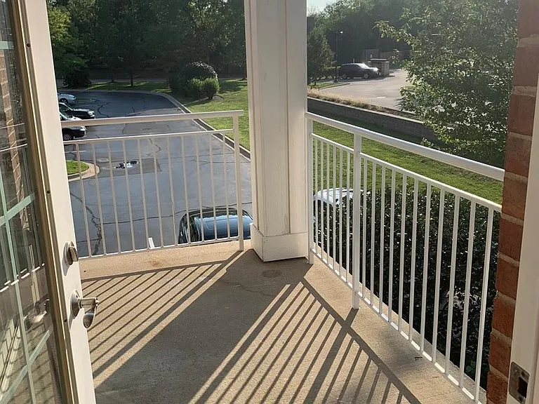 101 Pointe Dr #102 — Photo 24