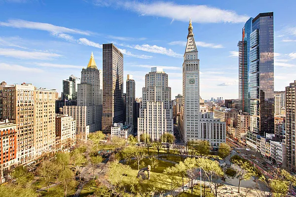 Sold by Douglas Elliman | media 21