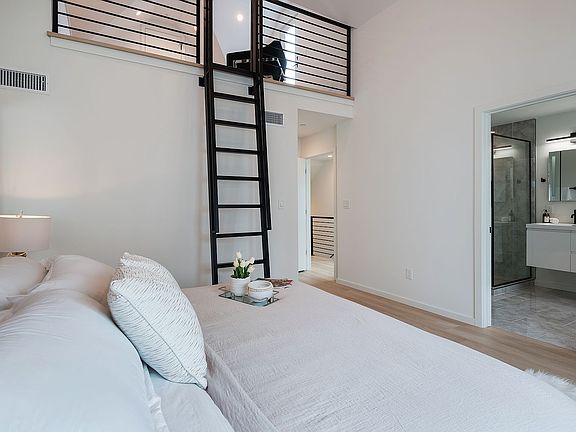 4th image of 4320 Scurry St #105