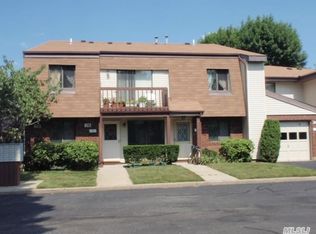 71 Cambridge Dr W, Copiague, NY 11726