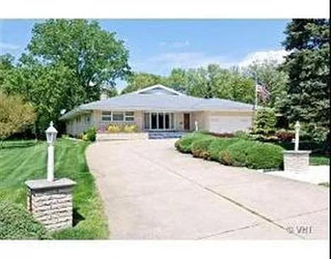 2551 Oakwood Dr photo 1