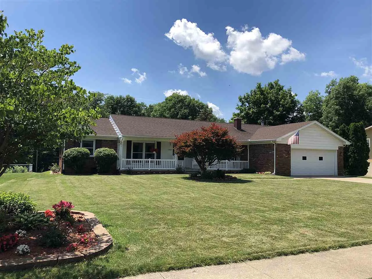 1004 Orchid Pl photo 1