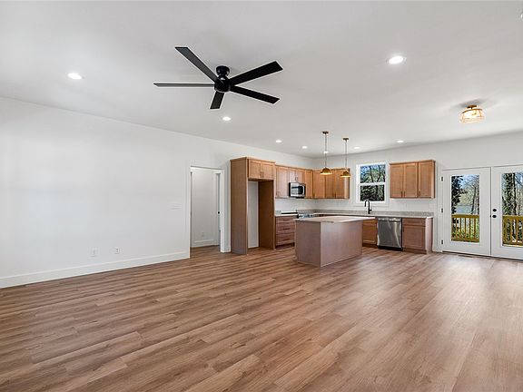 3rd image of 125 Cambridge Ln