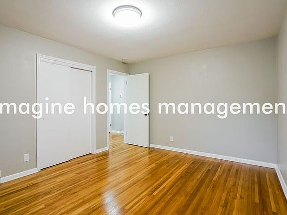 4th image of 5024 Monroe St NE