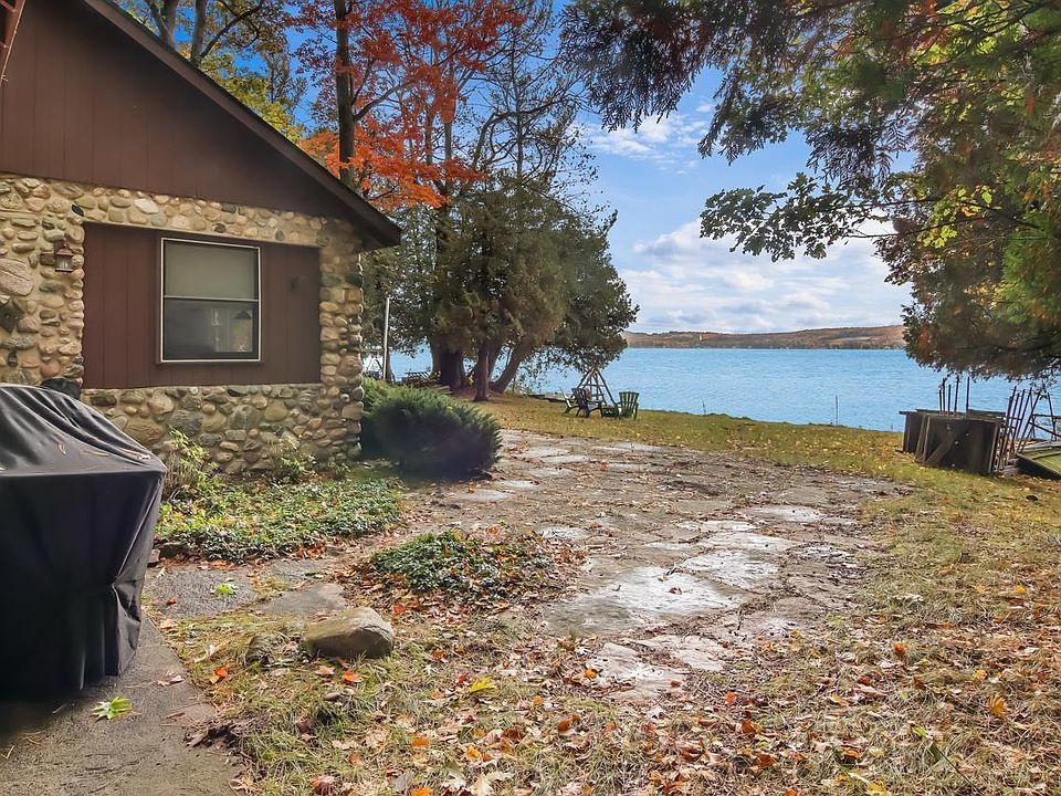 8035 Woodland Dr, Honor, MI 49640 Zillow