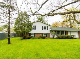 5 Spicewood Ln, Rochester, NY 14624