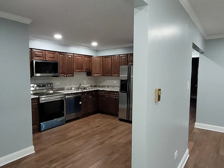216 Madison St — Photo 2