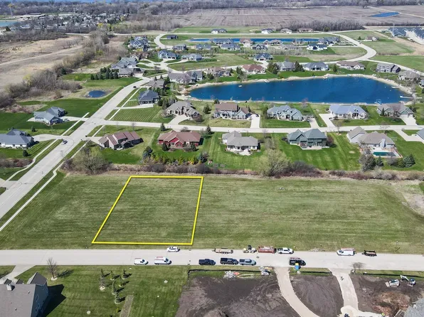 1081 Pine Lake Dr #14, Fond Du Lac, WI 54935