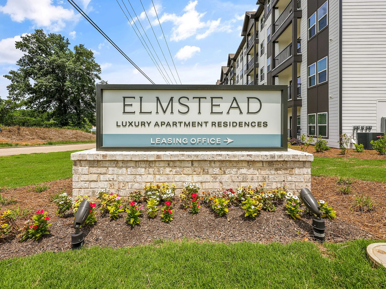 Elmstead — Photo 1